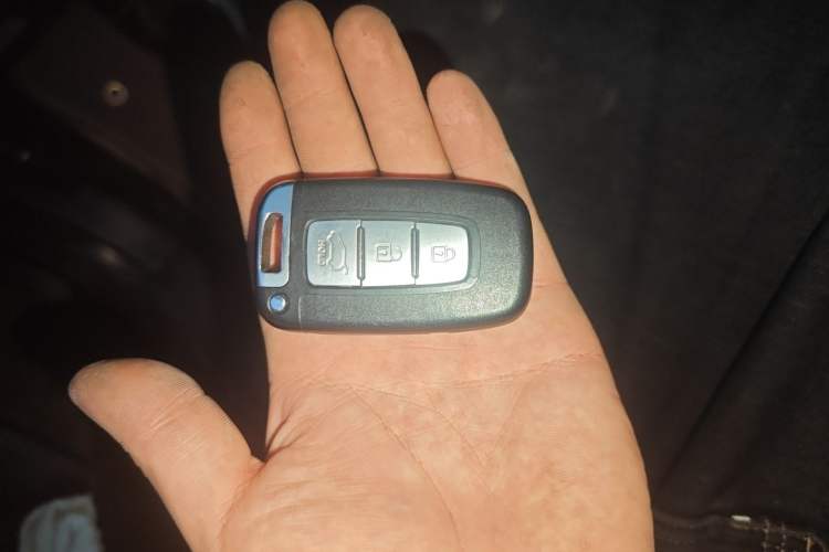 Used Kia Sportage R 2011 2.0L Automatic Two-Wheel Drive Premium Edition Vehicle Key