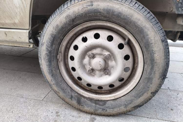 Used Wuling Zhiguang 2015 1.2L Practical LS-I Model Right Front Wheel Hub