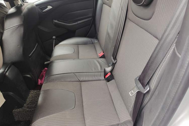 Used Ford Focus 2012 Sedan 1.6L Automatic Fashion Edition