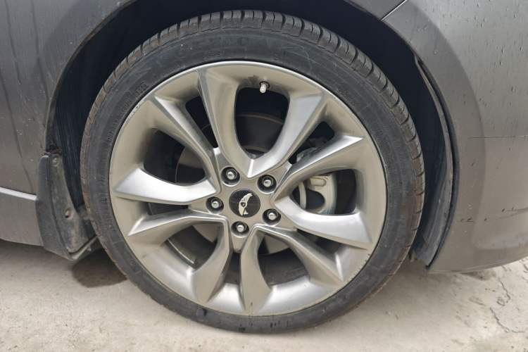 Used Hyundai Veloster 2015 1.6T Automatic Luxury Edition Right Front Wheel Hub