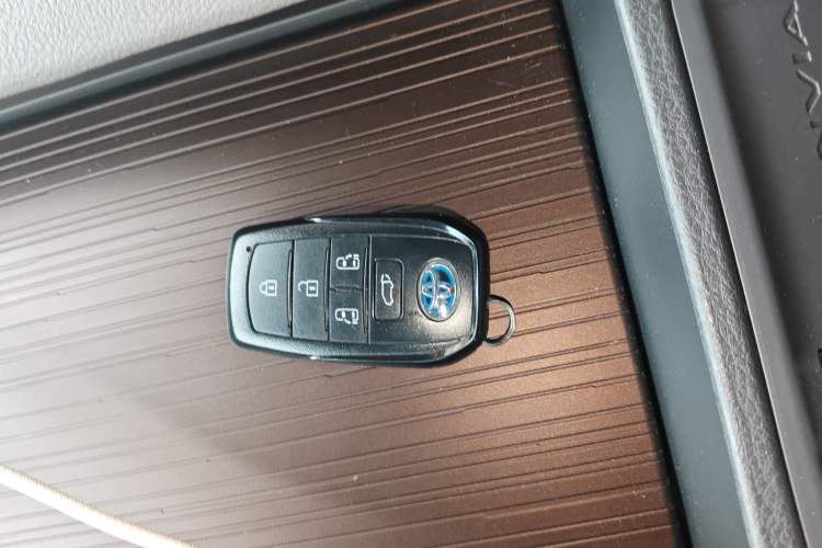 Used Toyota Granvia 2023 2.5L Hybrid Prestige PLUS Edition