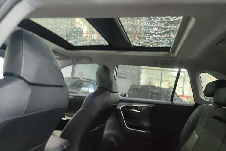 Used Toyota RAV4 2024 2.0L CVT Two-Wheel Drive Fashion Plus Edition Headliner