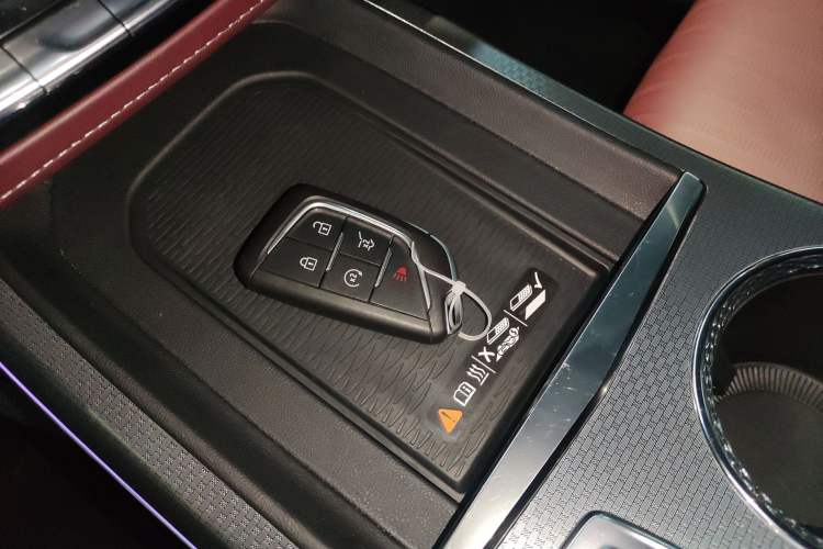 Used Cadillac XT5 2025 2.0T Platinum Edition