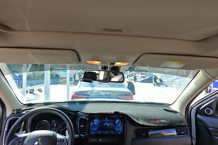 Used Mitsubishi Outlander 2020 2.4L 4x4 Zhi Xiang Edition 5 Seats Headliner