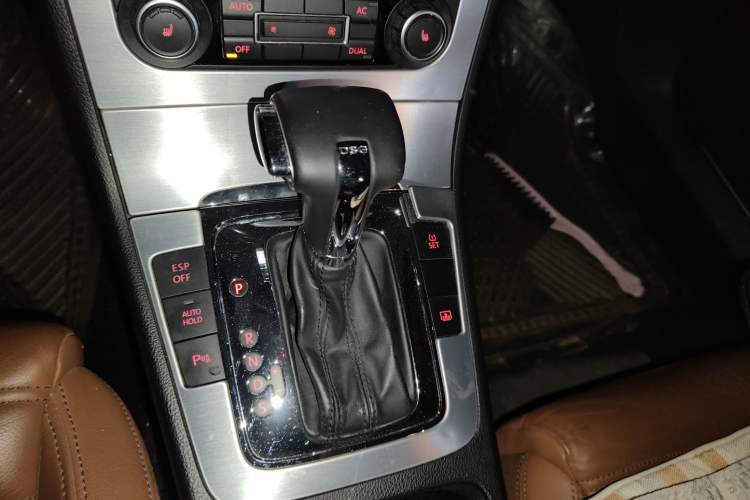 Used Volkswagen FAW-Volkswagen CC 2010 2.0 TSI Luxury Model Gear Lever