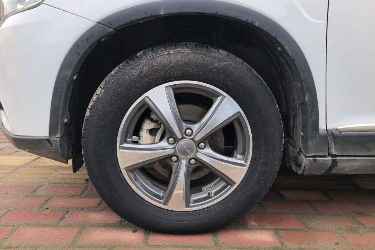 Used Haval H6 2015 Upgraded Model 1.5T Manual Two-Wheel Drive Prestige Version
