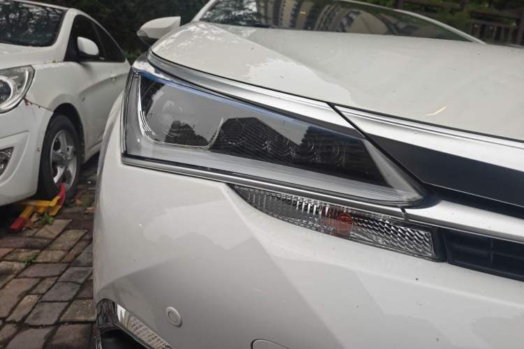 Used Toyota Corolla 2016 Dual-Engine 1.8L E-CVT Elite Edition Right Front Headlight