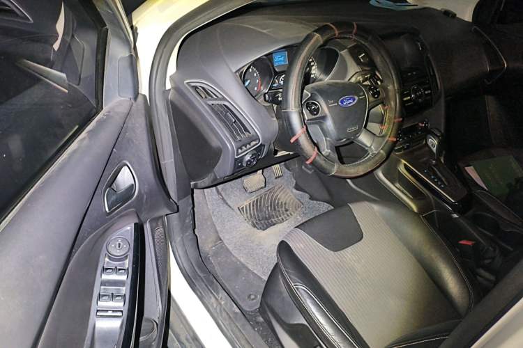 Used Ford Focus 2012 Sedan 1.6L Automatic Fashion Edition