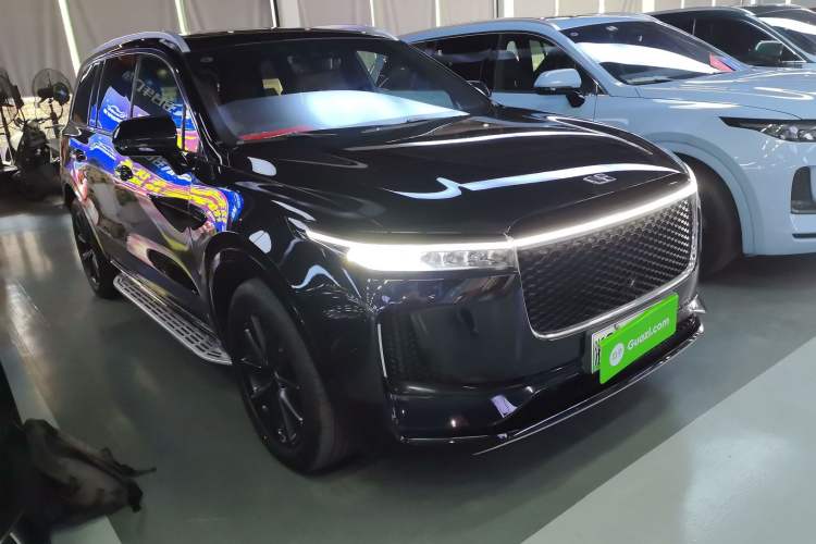 Used Li Auto ONE 2020 Extended-Range 6-Seater Version Front Right 45 Deg