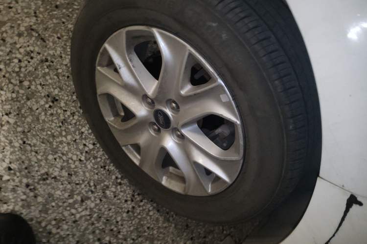 Used Ford EcoSport 2017 1.5L Manual Fashion Model Right Front Wheel Hub