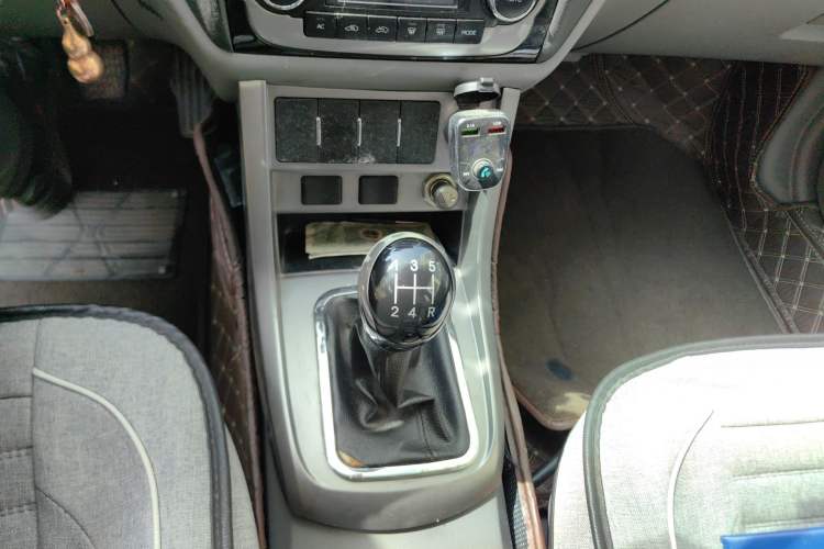 Used Geely Auto Classic Emgrand 2012 Sedan 1.5L Manual Comfort Model Gear Lever