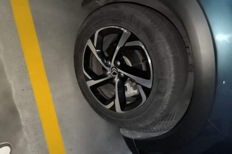 Used Citroen C5 AIRCROSS 2017 350THP Fashion Edition Right Front Wheel Hub