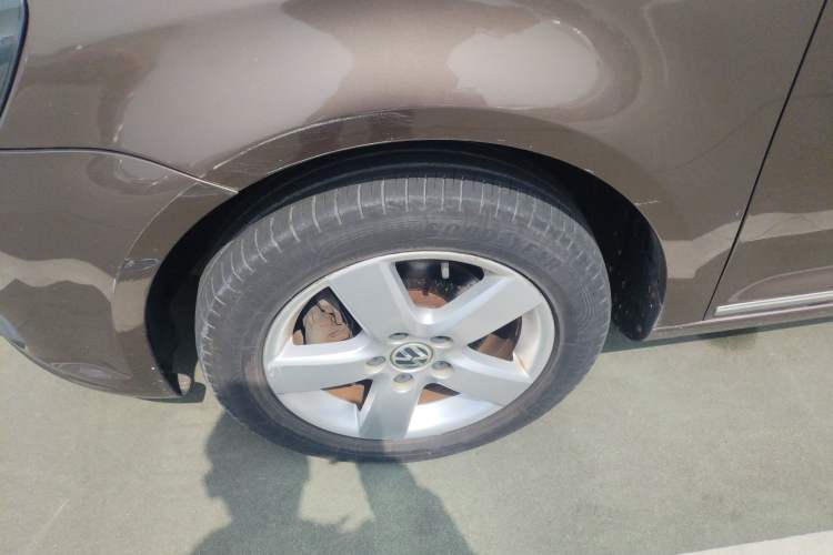 Used Volkswagen Touran 2011 1.4T DSG Zhiya Edition 5 Seats Left Front Wheel Hub