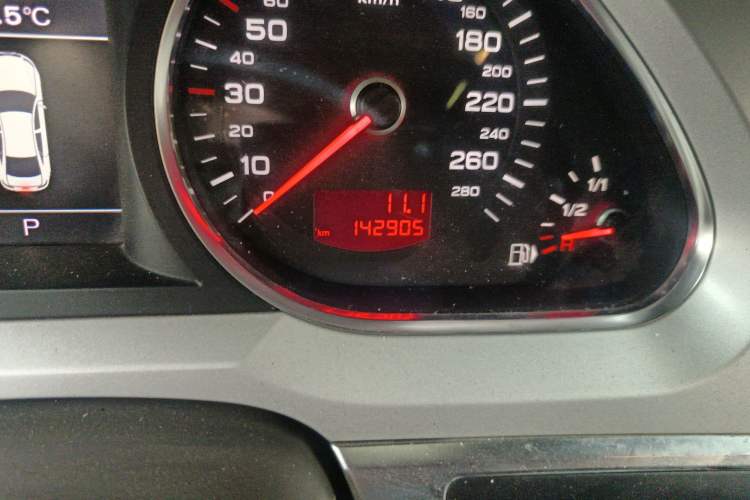 Used Audi A6L 2011 2.0 TFSI Automatic Standard Edition Odometer Close Up