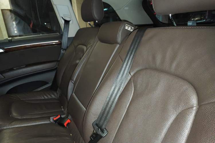 Used Audi Q7 2015 35 TFSI Ambition Edition Left Rear Seat