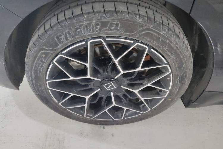 Used Zeekr 001 2024 WE Edition 95 kWh All-Wheel Drive Right Rear Wheel Hub