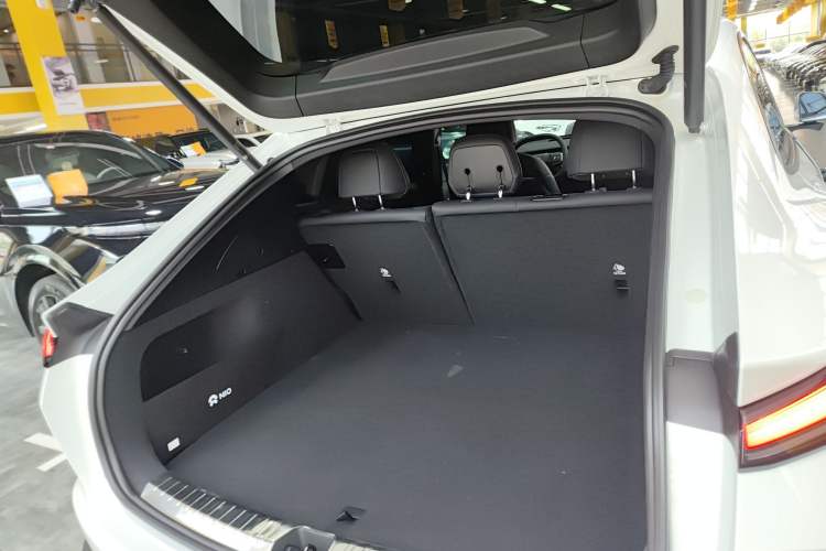 Used ONVO L60 2024 60 kWh Rear-Drive Version Trunk