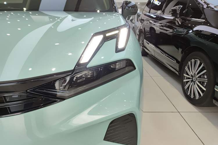 Used Lynk & Co 06 EM-P 2023 EM-P 126 Long-Range Halo