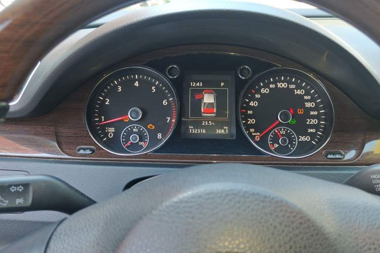 Used Volkswagen Magotan 2015 Revised Version 2.0 TSI Prestige Edition Odometer Close Up