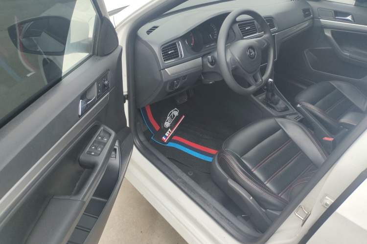 Used Volkswagen Lavida 2015 1.6L Automatic Fashion Edition