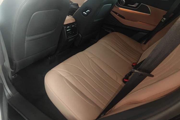 Used Chery Tiggo 8 L 2024 2.0T Two-Wheel Drive Prestige Version 5 Seats