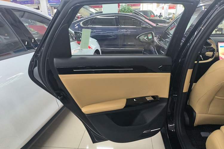 Used Geely Galaxy L6 2024 125km PLUS Dragon Edition