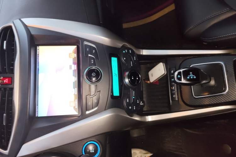 Used BYD Yuan New Energy 2018 EV360 Smart Connected Cool Model Audio And AC Panel