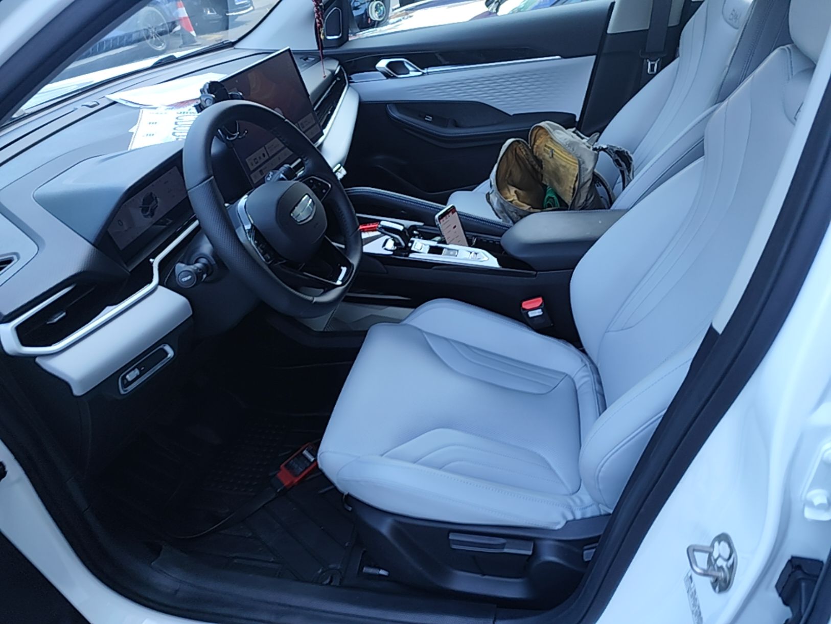 Geely Auto Coolray 2025 Bin Yue L 1.5T DCT Starlight Edition — снимка 17