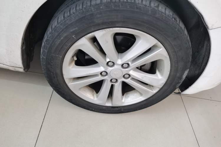 Used Chevrolet Cruze 2015 1.5L Automatic Fashion Navigation Edition Right Front Wheel Hub