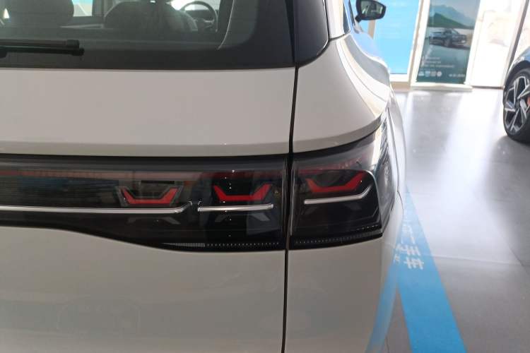 Used Volkswagen Tavendor 2024 Facelifted 380TSI All-Wheel Drive R-Line Cruise Premium Edition Exterior 3