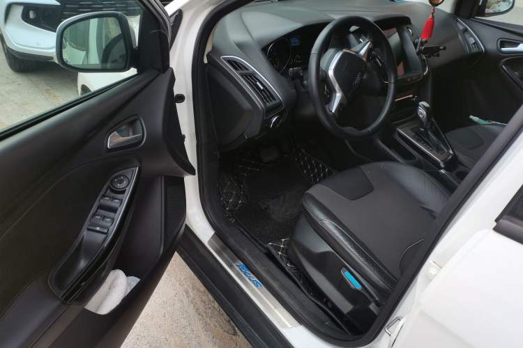 Used Ford Focus 2012 Hatchback 1.6L Automatic Fashion Edition
