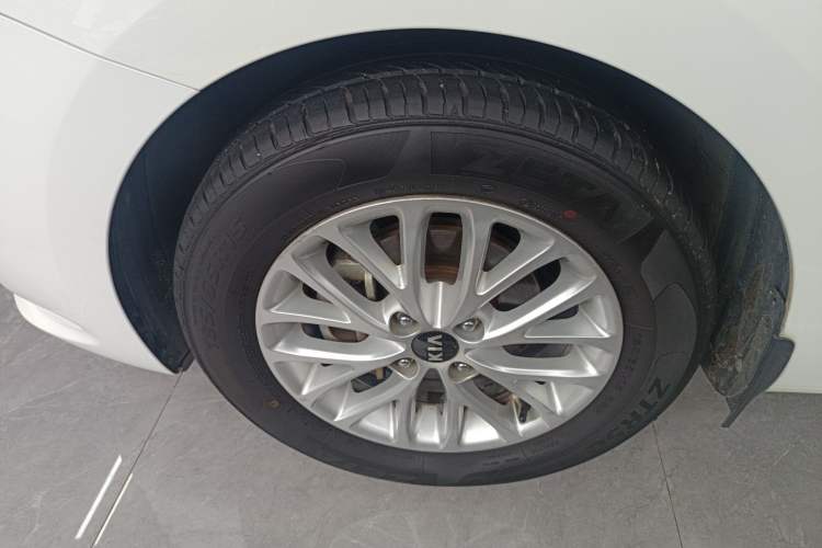 Used Kia K2 2017 Sedan 1.4L Automatic GLS Left Front Wheel Hub