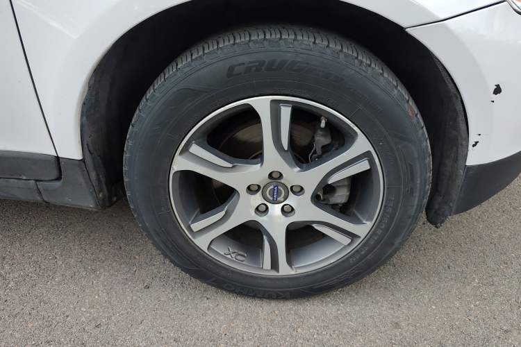 Used Volvo XC60 2013 T5 Comfort Edition Right Front Wheel Hub