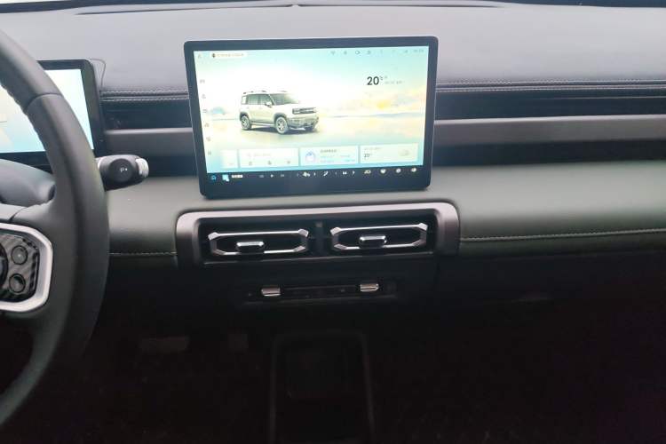 Used Baojun Spark EUV 2024 Prestige Edition 4 Seats Audio And AC Panel