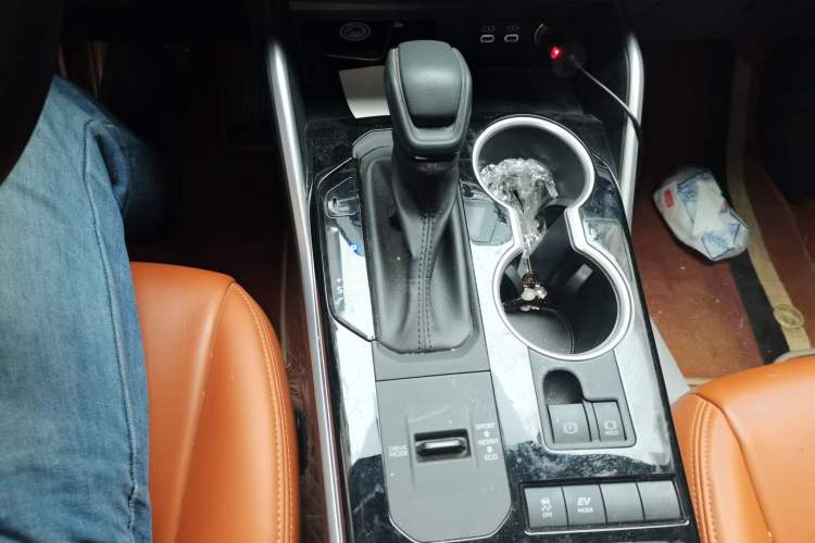 Used Toyota Highlander 2023 2.5L Smart Electric Hybrid Dual-Engine Two-Wheel Drive Elite Version 5 Seats Gear Lever