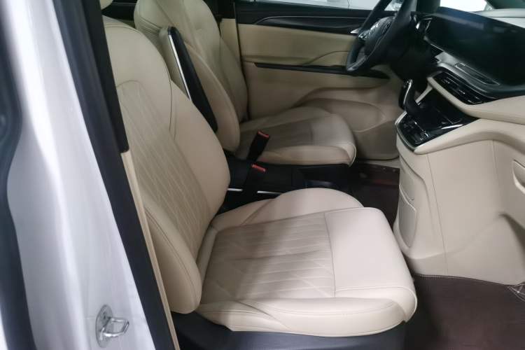 Used Buick GL8 2022 ES Land Cruiser 653T Luxury Model
