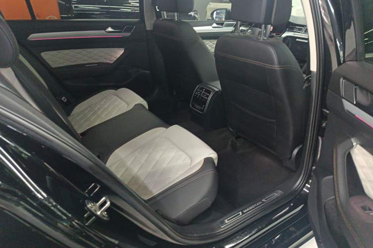 Used Volkswagen Magotan 2023 2 Million Units Commemorative Edition 330TSI DSG Luxury Version
