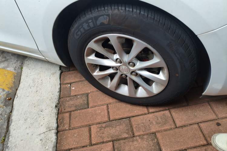 Used Buick GT 2019 15T Dual-Clutch Advanced Version China VI Standard Right Front Wheel Hub