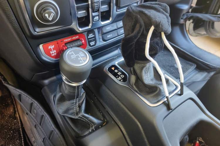 Used Jeep Wrangler 2024 2.0T Robin Hood Four-Door Edition Gear Lever