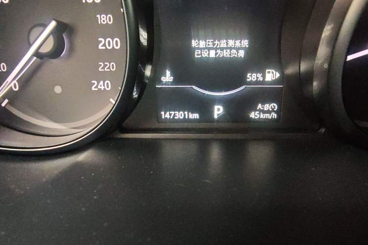 Used Land Rover Discovery Sport 2017 2.0T PURE Odometer Close Up