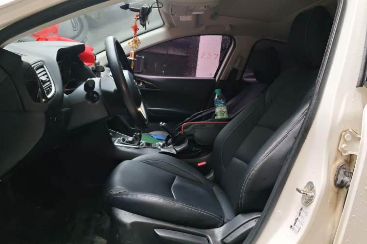 Used Mazda 3 Axela 2016 Sedan 1.5L Manual Luxury Model