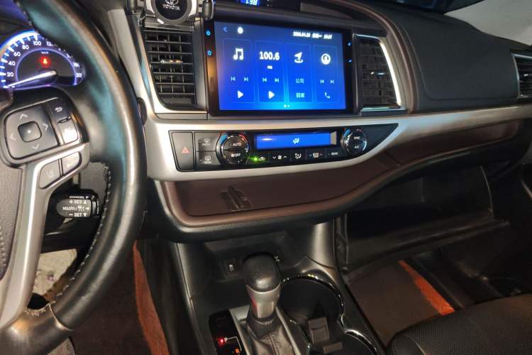 Used Toyota Highlander 2018 2.0T Four-Wheel Drive Prestige Version 7 Seats China VI Standard