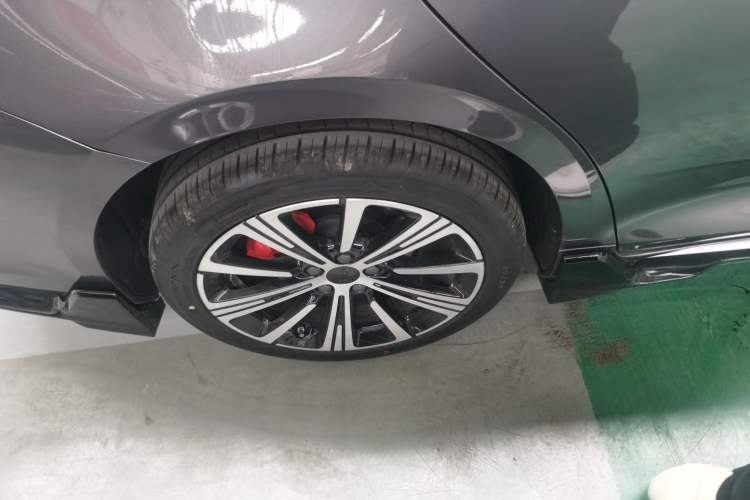 Used Geely Auto Preface 2025 Dongfang Yao 2.0TD Jin Chao Edition Right Rear Wheel Hub