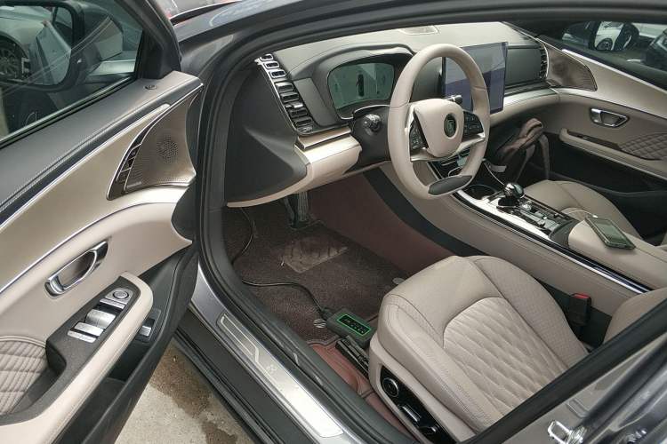 Used BYD Han 2024 EV Glory Edition 605KM Front-Wheel-Drive Premium Model
