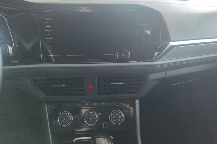 Used Volkswagen Sagitar 2022 280TSI DSG Flyover Edition Audio And AC Panel