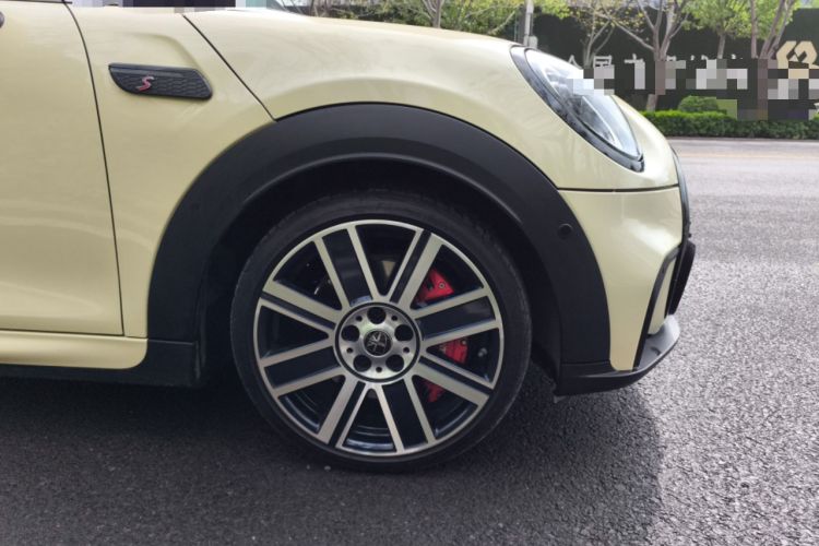 Used MINI 2023 Second Facelift 2.0T COOPER S CABRIO Artist Right Front Wheel Hub