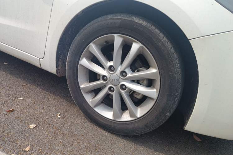 Used Kia K3 2016 1.6L Automatic GLS Right Front Wheel Hub