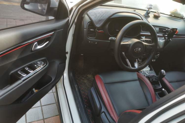 Used Kia KX Cross 2017 1.4L MT GLS
