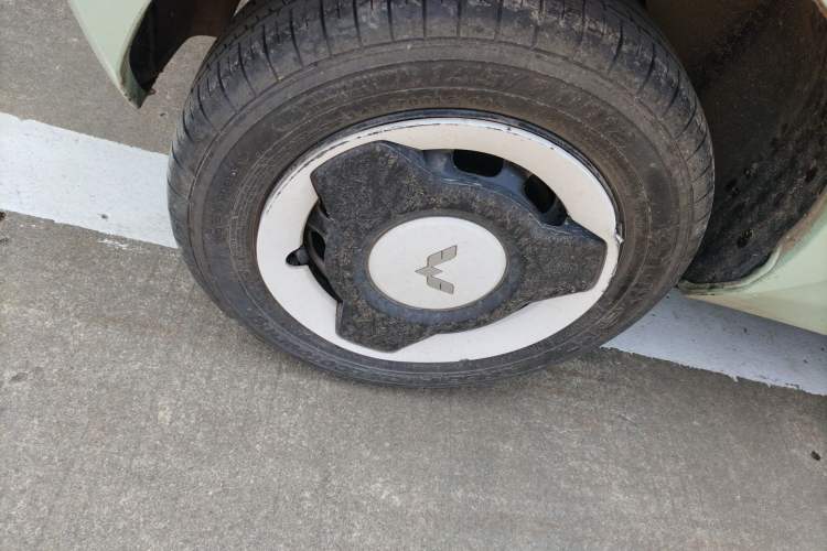 Used Wuling Hongguang MINIEV 2021 Macaron Fashion Edition Lithium-Ion Battery Right Rear Wheel Hub