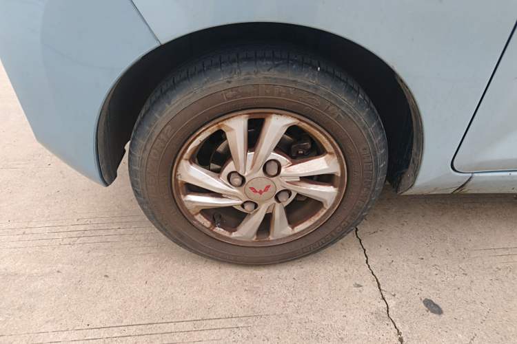 Used Wuling Hongguang MINIEV 2022 Zizai Version Lithium Iron Phosphate Left Front Wheel Hub